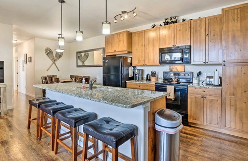 Silvercreek Condo | Balcony & Grill: Mtn-View Retreat in Granby!