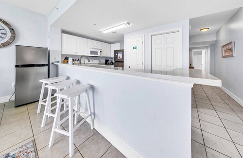 Long Beach Condo | Balcony~New Furniture~5 Pools~Hot Tubs~2BR Majestic Beach 1-1907