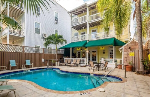 Key West Historic District Apartment | Balcony, Pool, & Near Duval - Curry House Room 6