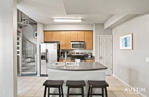 West Campus Apartment | Balcony Skyline View + Spiral Staircase + Near UT!