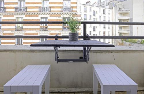 Combat Apartment | Balcony studio near Buttes Chaumont