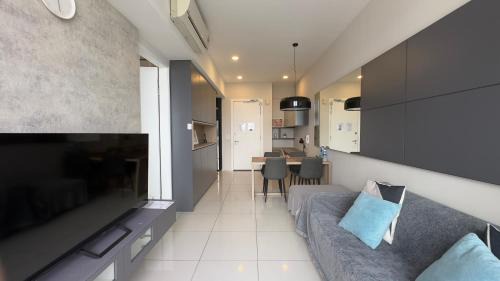 Bukit Bintang Apartment | Balcony Unit @ Robertson Residence 18f
