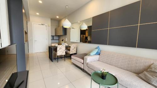 Bukit Bintang Apartment | Balcony Unit @ Robertson Residence 18f
