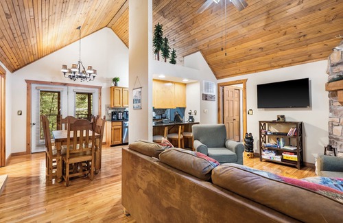 Branson West Cabin | Baldknobber Ridge Escape | West Branson Cabin!