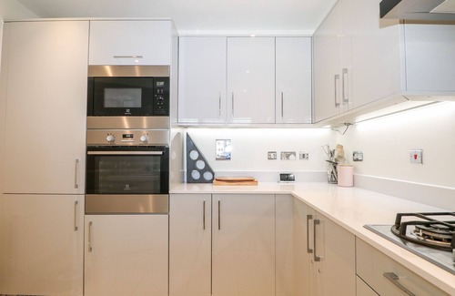 Hartley Wintney House | BALDWIN CLOSE, character holiday cottage in Hartley Wintney