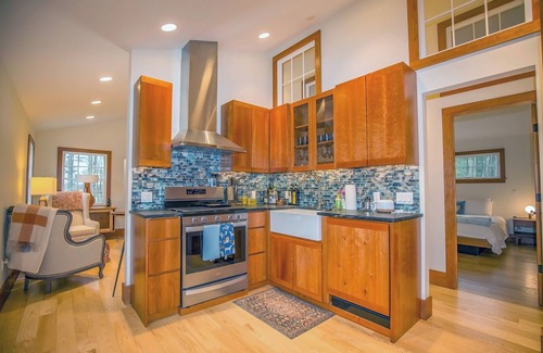 North Egremont Apartment | Baldwin Hill Retreat Guest House