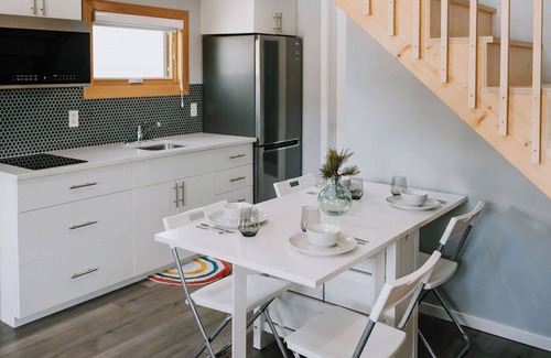 Nordegg Apartment | Baldy- Modern tiny home in historic Nordegg