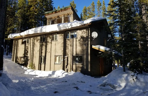 Mount Baldy House | Baldy Mountain On the Run Ski Chalet Upstairs