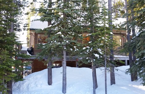Mount Baldy House | Baldy Mountain On the Run Ski Chalet Upstairs