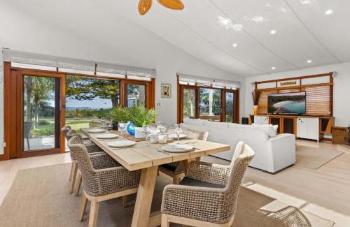 Vincentia House | Bali Beach House by Experience Jervis Bay