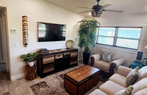 Cocoa Beach Apartment | Bali Bungalow - Downtown Cocoa Beach