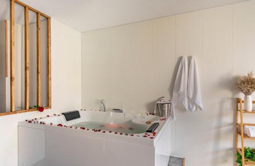 Villenave-d'Ornon Apartment | Bali Chic