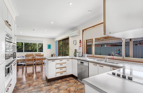Shoal Bay House | Bali Hai - 3 bedroom- Pet friendly house with aircon