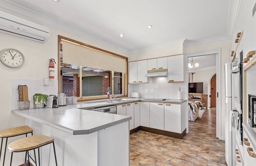 Shoal Bay House | Bali Hai - 3 bedroom- Pet friendly house with aircon