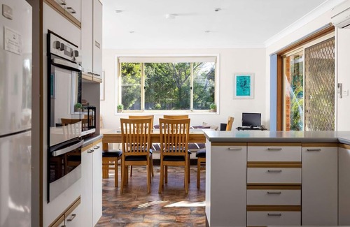 Shoal Bay House | Bali Hai - 3 bedroom- Pet friendly house with aircon
