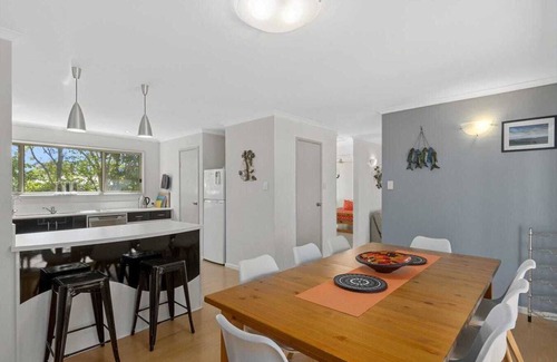 Dalrymple House | Bali in Wool bay - 5 minutes walk to the beach and jetty