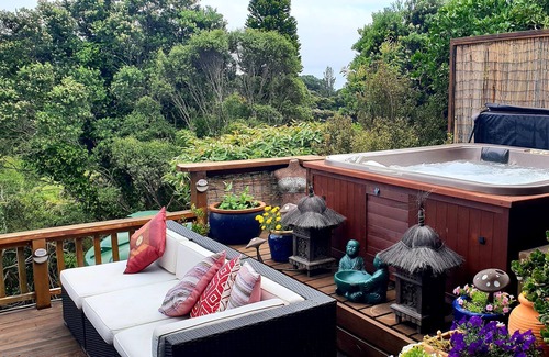 Raglan House | BALI OASIS RETREAT