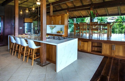 Manuel Antonio Villa | Balinese Inspired Villa w/Panoramic Views & Pool. A/C in All Bedrooms