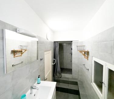 Les Arceaux Apartment | Balisier Studio avenue de Lodève