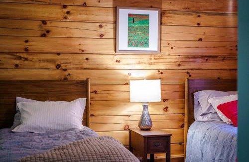 Stanley House | Balk Oasis, Mountain Views,Rustic, HotTub