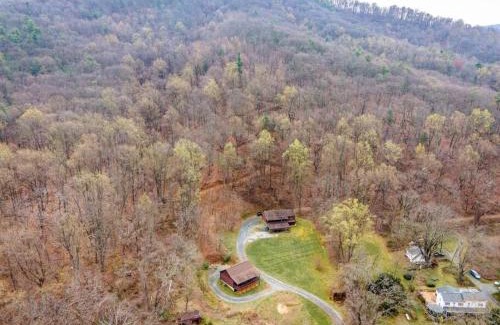 Stanley House | Balk Oasis, Mountain Views,Rustic, HotTub