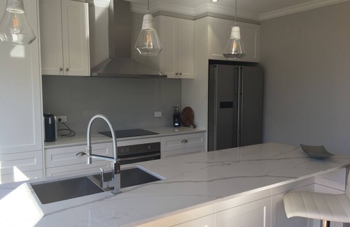 Lake Wendouree House | Ballarat's Best Location - Cardigan House - By the Lake