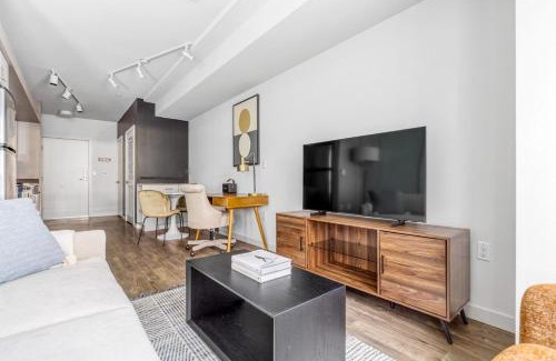 West Woodland Apartment | Ballard 1BR w BBQ Lounge WD onsite retail SEA-327
