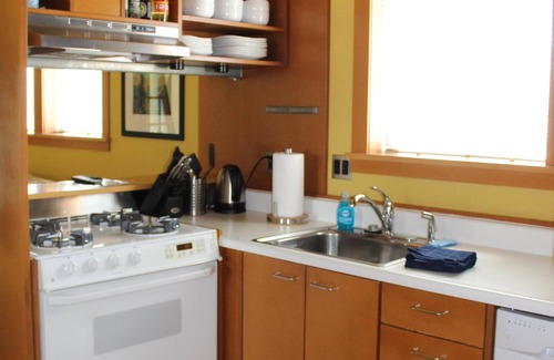 Ballard Apartment | Ballard 2 Bdrm & 2 lofts Apt. with air conditioner, sleeps up to 6 guests