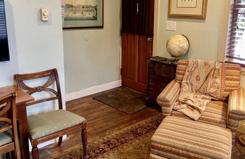 Old Ballard House | Ballard Bunkhouse 1st flr unit near Ent. dist. with Rapid EV charger, parking.