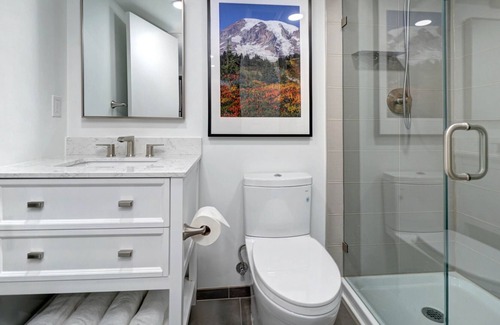 Loyal Heights Apartment | Ballard Luxury Contempo Flat w/Sauna & EV Charger
