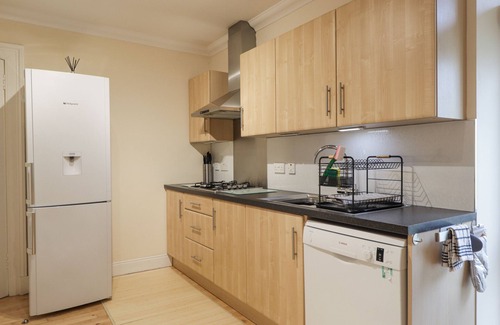 Inverness City Centre Cottage | BALLINREICH, family friendly, with a garden in Inverness
