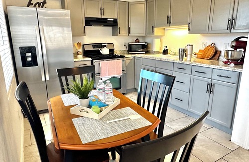 La Mesa Apartment | BALLOON FESTIVAL experience ABQ in style newly renovated 2BD/1BA apartment