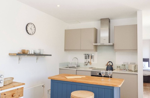 Icklesham Cottage | BALLYHANDY, romantic, country holiday cottage in Winchelsea Beach
