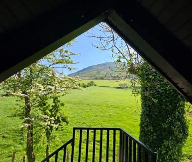 Londonderry Apartment | Ballymakeever Appartment - Private Hot Tub