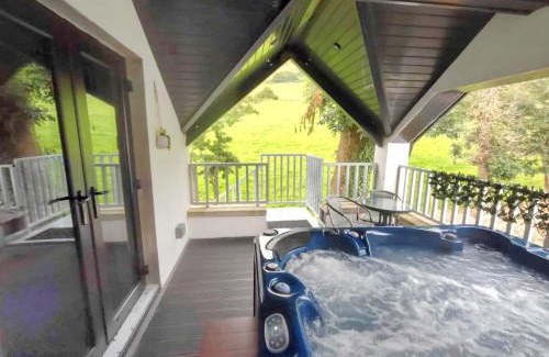 Londonderry Apartment | Ballymakeever Appartment - Private Hot Tub