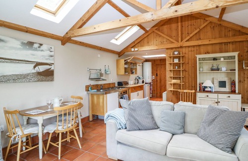 Townlands Cottage | BALLYVOREEN, pet friendly, with open fire in Glandore, County Cork