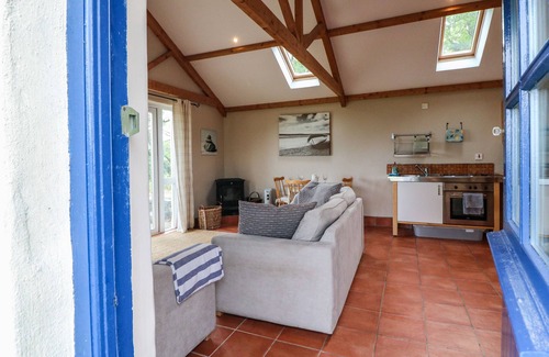 Townlands Cottage | BALLYVOREEN, pet friendly, with open fire in Glandore, County Cork