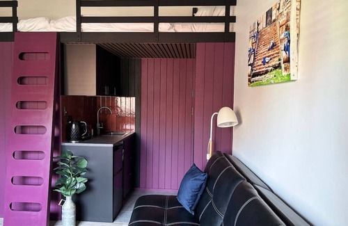 Balmain Condo | Balmain Studio | Sleeps 7 | AC + Parking | Central