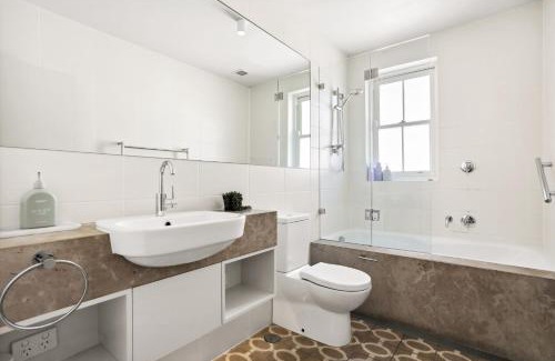 Balmain East Apartment | Balmain Wharf l 2 Bedroom Apartment