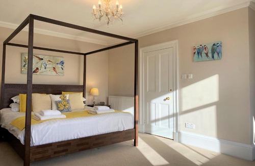 Cupar House | Balmeadowside Farmhouse with Hot Tub