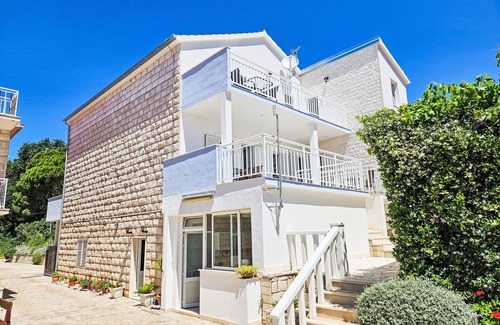 Cove Tri Zala (Zrnovo) Apartment | Balota - Moreška by Interhome