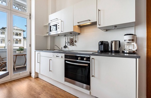Sellin Apartment | "Baltic Sun Apartment 6" in the Villa Sonneck in Sellin with Sauna and 2 Balconies