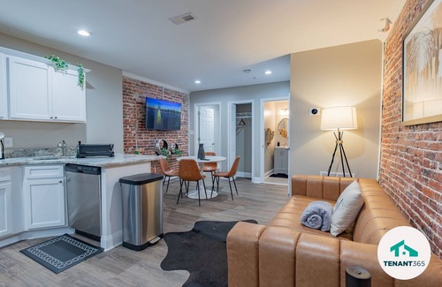 Downtown Baltimore Apartment | Baltimore's Best Home Away From Home by RedAwning