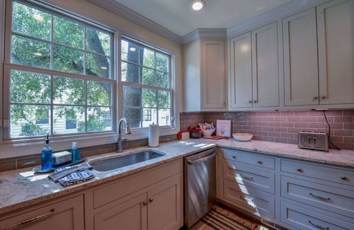 Druid City House | Bama Hideout- Book now for Football! Walk to the Stadium and Campus!