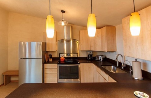 Friendly House | Bamboo Garden House - Private, Clean & Modern - Friendly Neighborhood
