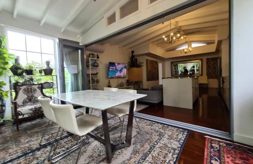 Arncliffe House | Bamboo House, Close to the City & Airport & Train station and Brighton Le Sands Beach