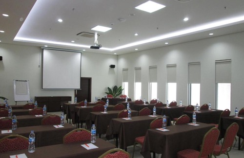 Palmerah Hotel | BAMBOO INN HOTEL & CAFE