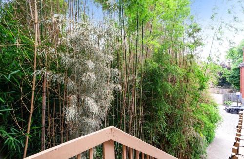 Victorian Village Apartment | Bamboo Retreat- Private Parking -New Reno -Central