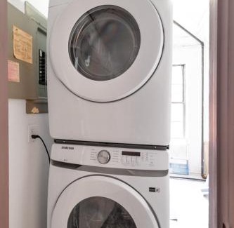 Victorian Village Apartment | Bamboo Retreat- Private Parking -New Reno -Central