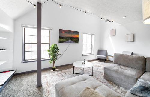 Victorian Village Apartment | Bamboo Retreat- Private Parking -New Reno -Central
